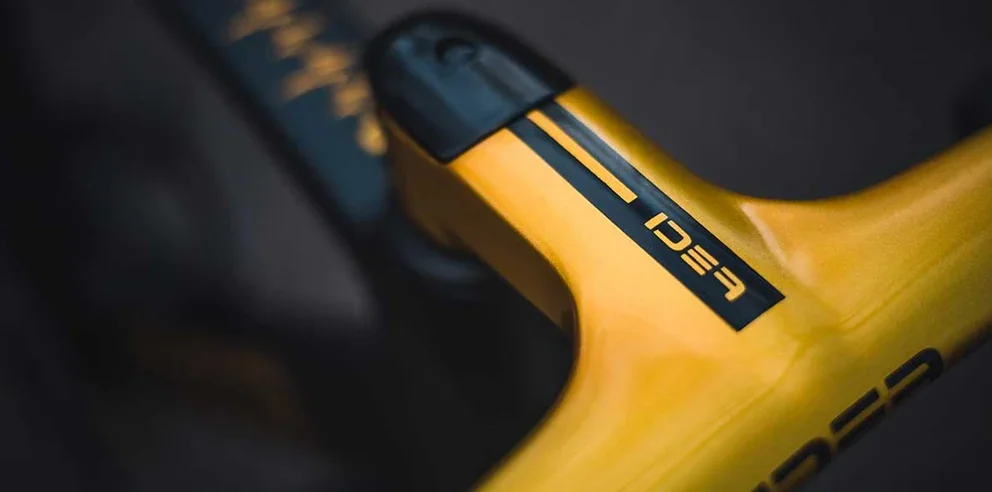 Detail horní trubky a značení rámu IDEA R1 AERO
